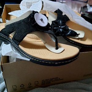 NWT Clark Sandals wide width